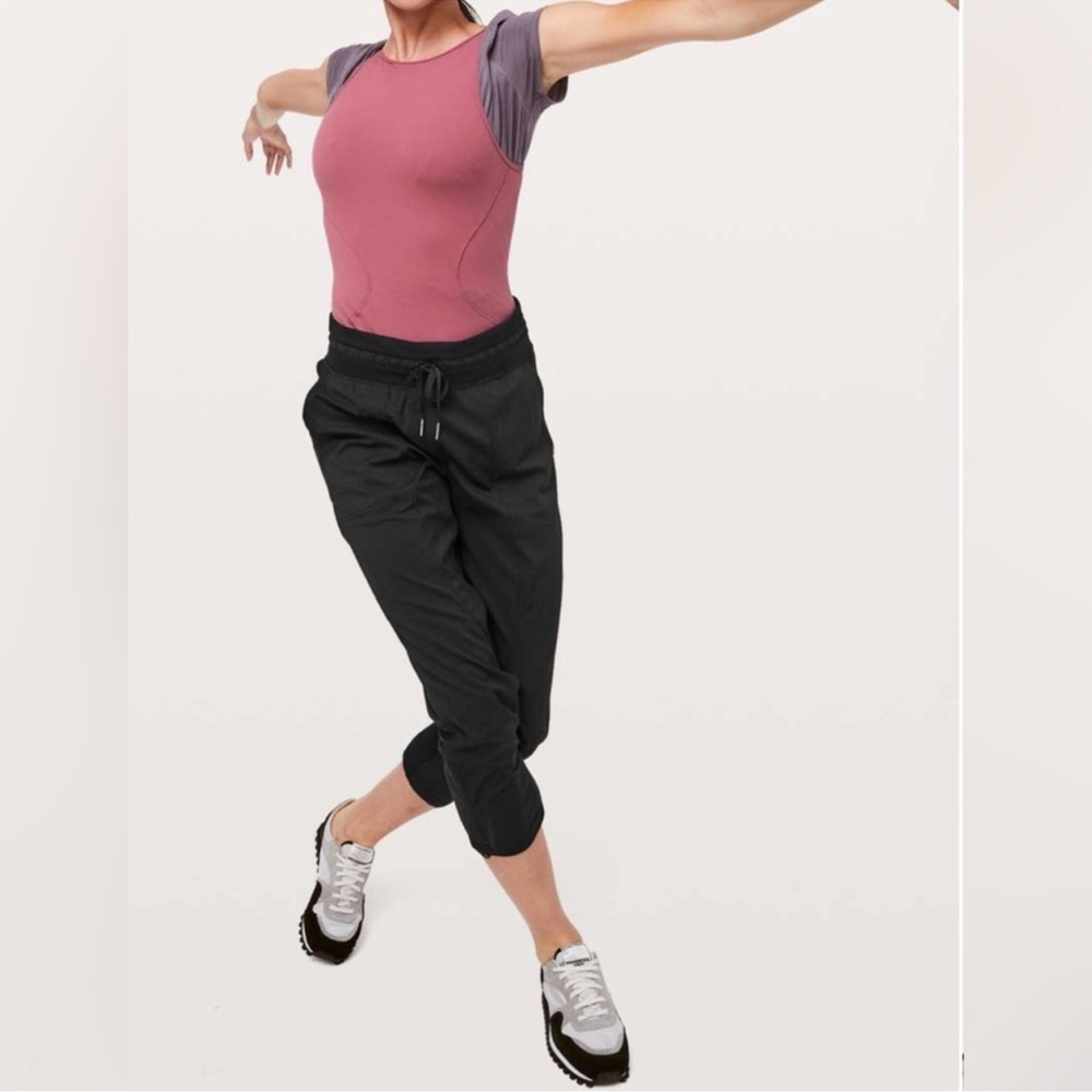 Lululemon‎ Dance Studio Crop 25" Cinchable Hem Mid-Rise Pants in Black Size 2